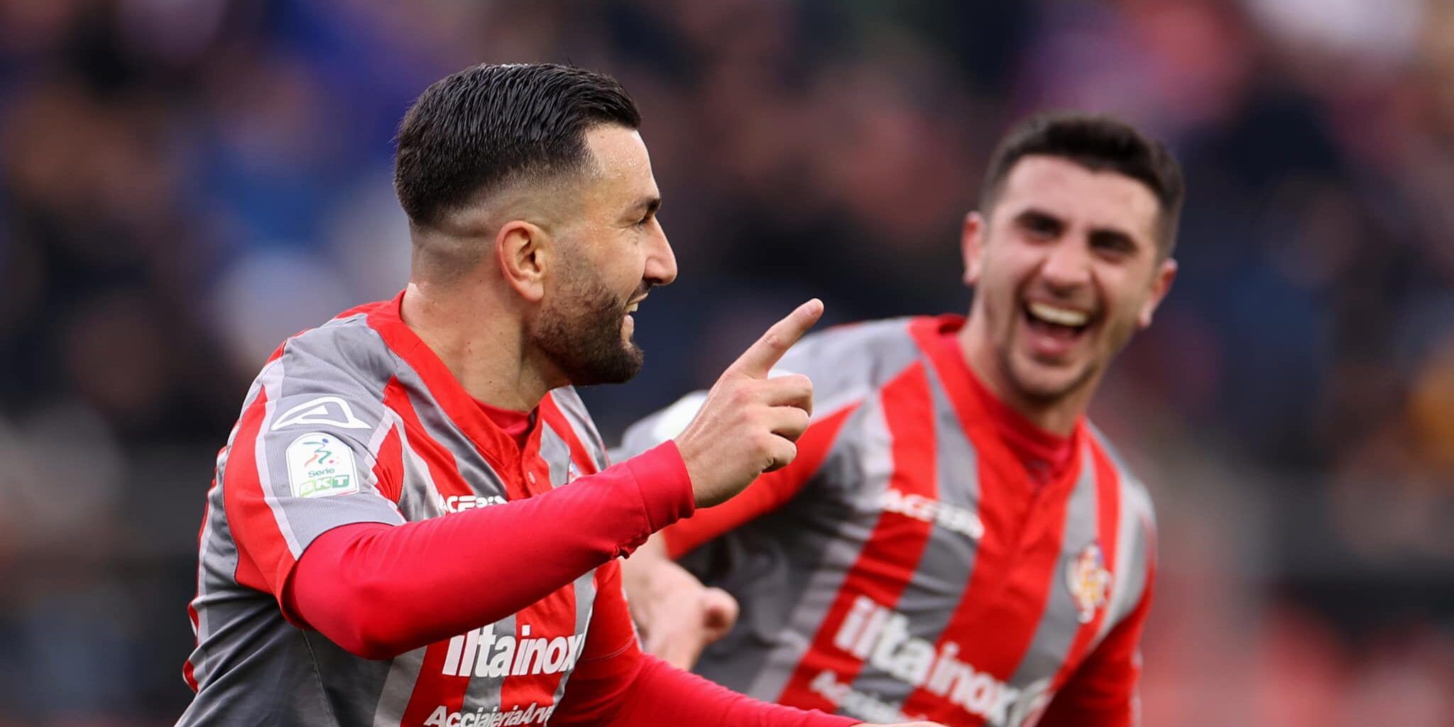 La Cremonese stacca il Como. La FeralpiSalò di Zaffaroni sorprendente a Modena