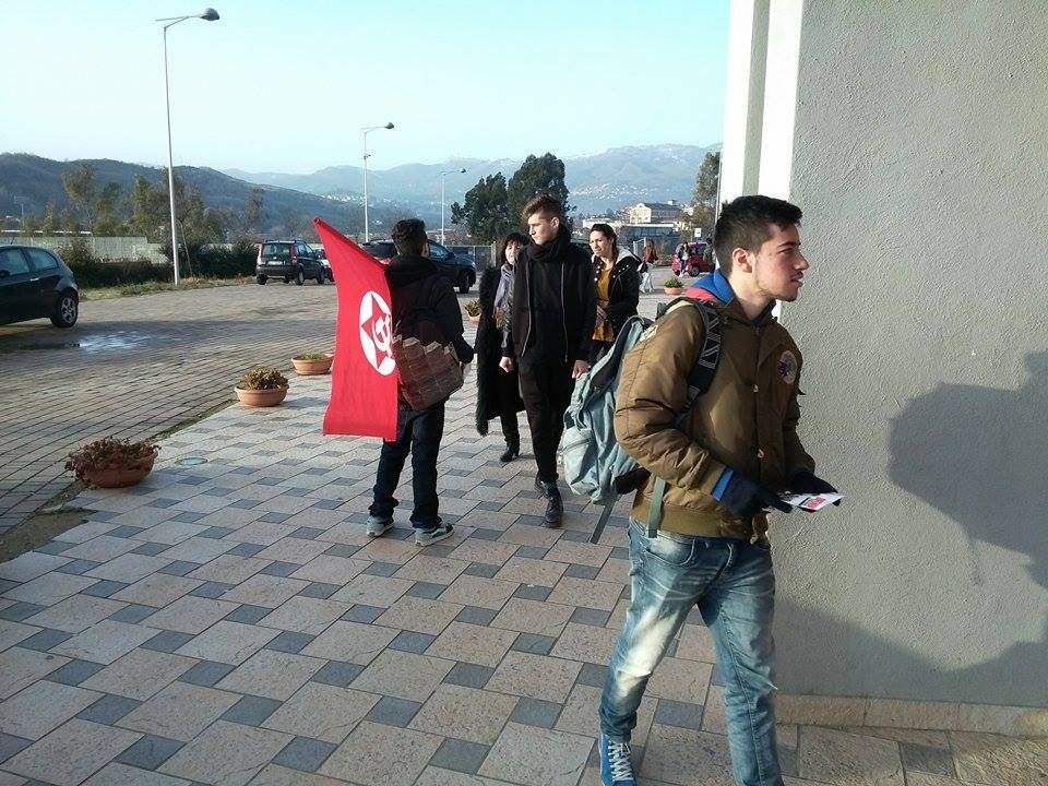 Rende, protesta contro i contributi scolastici