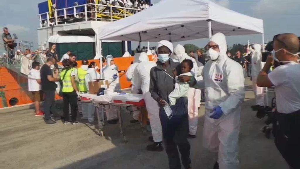 A Reggio nave con 645 profughi, a bordo anche un cadavere