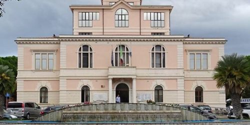 «Sidernesi senza personalità». È un caso il post (poi cancellato) di un dirigente comunale