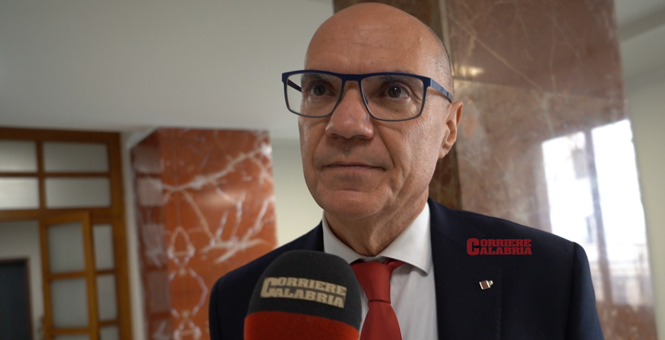 Democrazia sotto pressione, il caso del Ponte sullo Stretto: «i discorsi d’odio» e la crisi del dialogo istituzionale – VIDEO