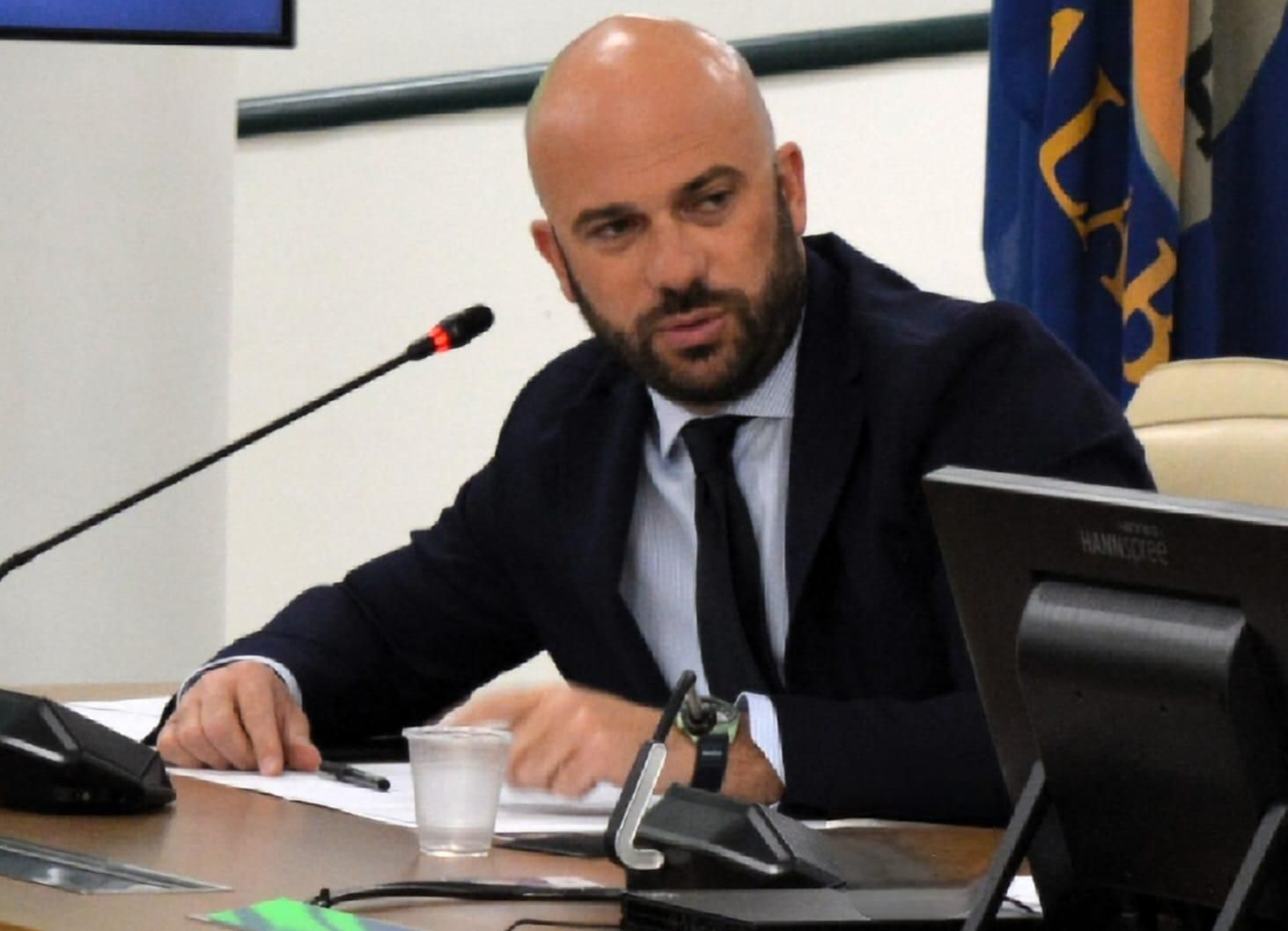 La risposta del centrodestra a Mazzuca: «Sulla sanità prende due abbagli»