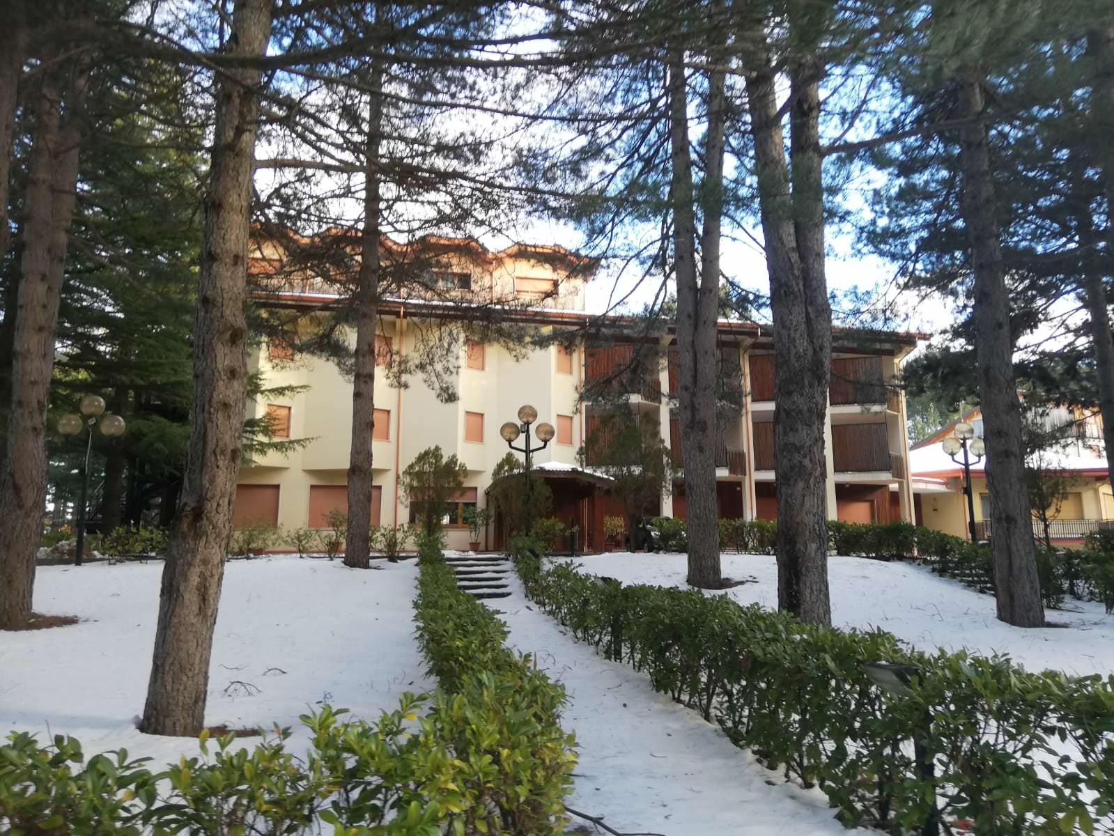 Regione, il quartier generale di Oliverio in una scuola abbandonata