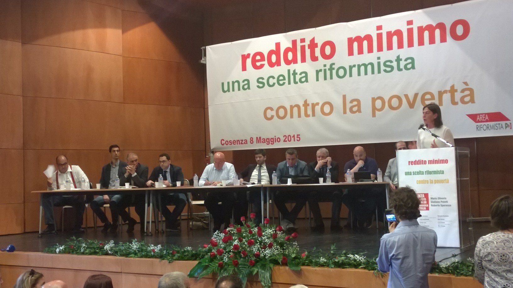 Reddito minimo, il Pd risponde in massa