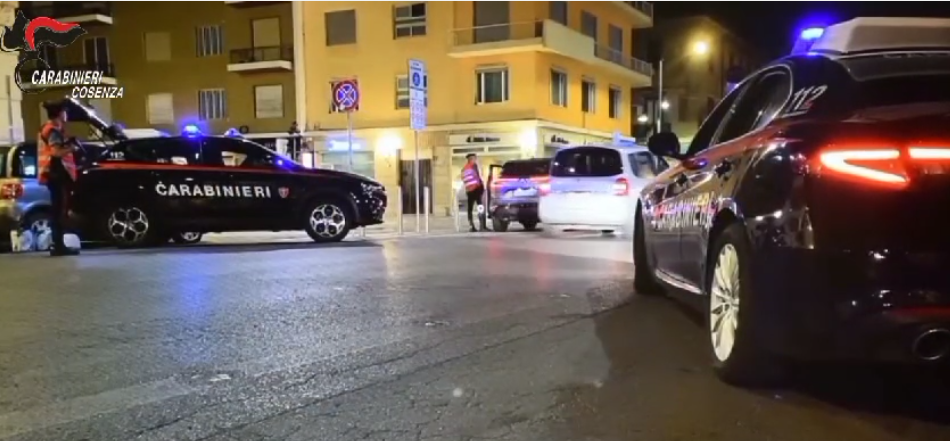 Cosenza, scatta il blitz: una mamma acquistava droga per il figlio – NOMI