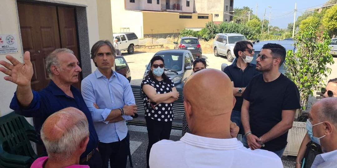 In fiamme le colline di Reggio Calabria, Falcomatà: «È un disastro». La condanna di mons. Morrone