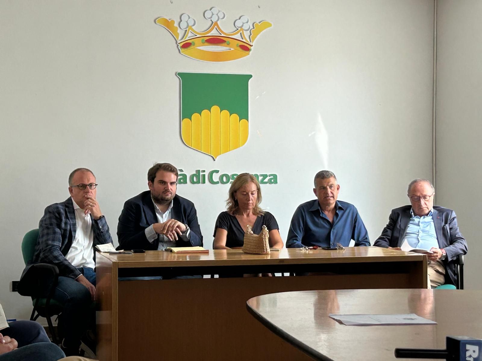 Grande Cosenza, slitta tutto di due anni. Due commissioni per disegnare entro il 2027 la città unica