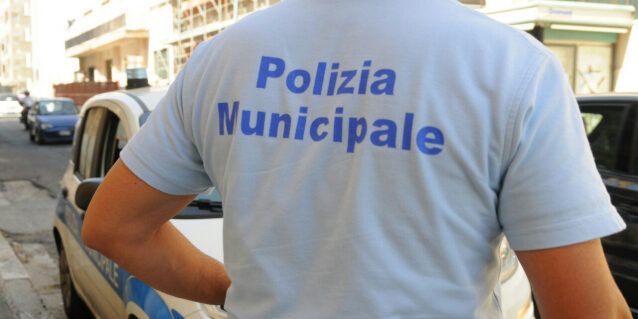 Reggio Calabria, rifiuti liquidi nella rete fognaria comunale: denunciato il titolare di un’azienda