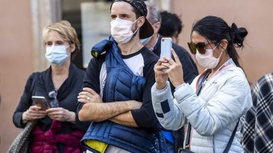 Beccati senza mascherina all'aperto, prime multe nel Vibonese