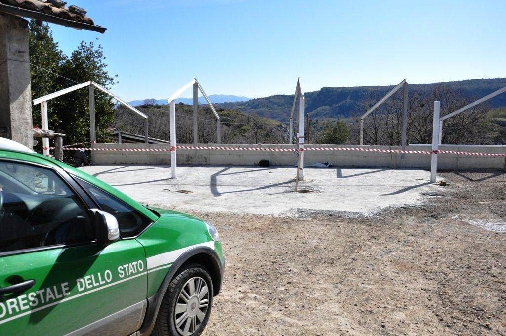 Carolei, sequestri in un'azienda agricola