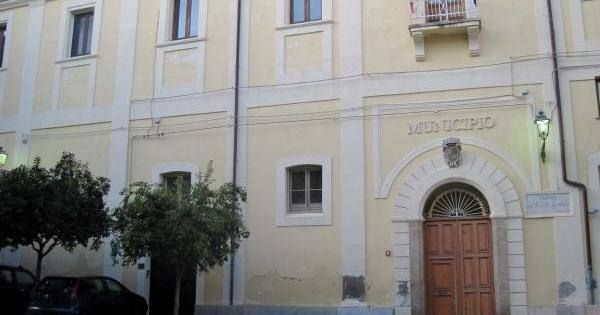Sciolti per 'ndrangheta i consigli comunali di Tropea e Bovalino