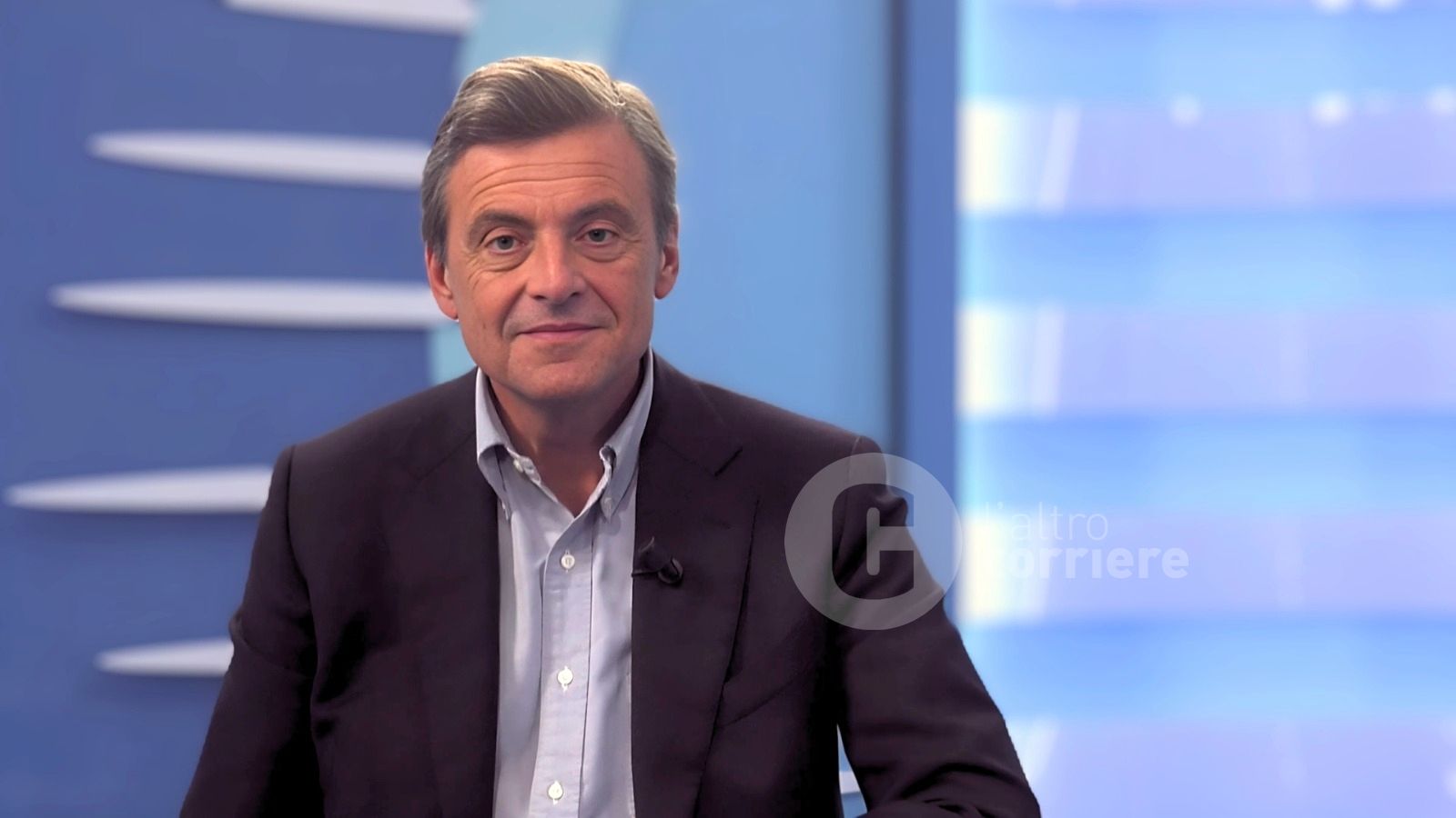 Calenda: «Sinistra e destra fanno spettacolo, ma vanno a braccetto. La politica non è Sanremo»