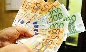 Ruba tremila euro alla nonna, denunciata la nipote