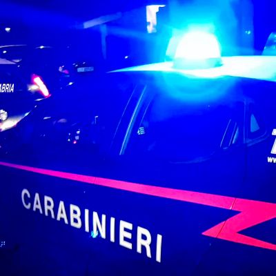 Tenta il furto in supermercato e si scaglia contro i carabinieri: bloccato