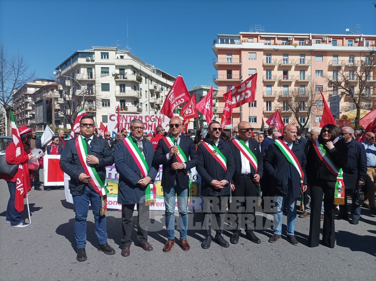 Cosenza, il “campo largo” dice no all’autonomia differenziata. «Molti calabresi non riusciranno più a curarsi» – VIDEO E FOTO