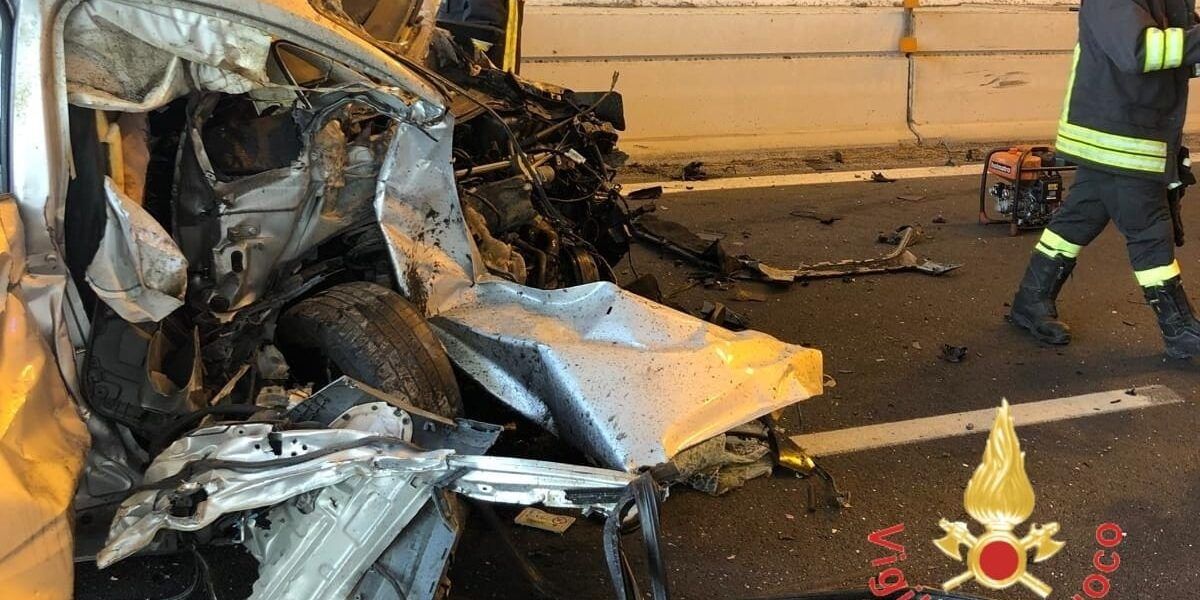 Tragico incidente sulla Statale 106 tra Grotteria e Locri: un morto