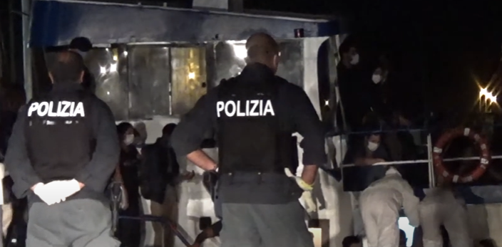 La “passeggiata” del presunto scafista a Reggio Calabria. «Sui trafficanti non faccio la spia»