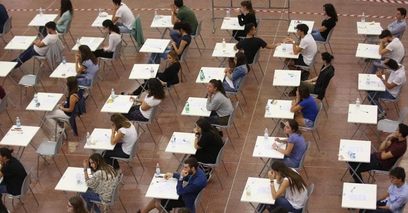 Lotta alla pandemia, solo in Calabria diminuiscono i posti di Medicina