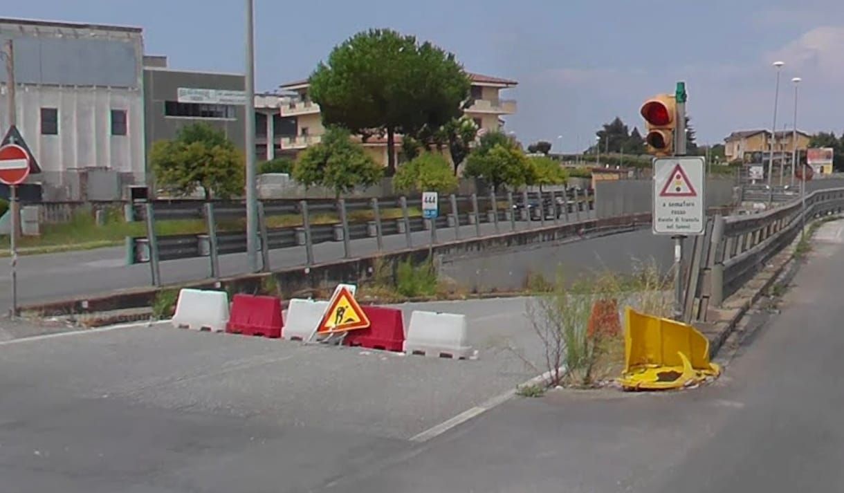 Il degrado che ostacola lo sviluppo: le aree industriali vibonesi tra incuria e abbandono