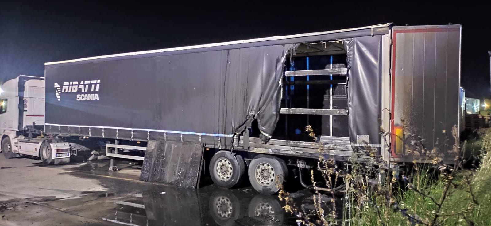 Nuovo rogo a Corigliano Rossano. In fiamme un autoarticolato