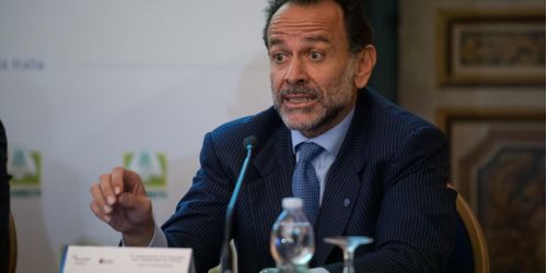 L'assessore Minenna ai domiciliari per un'inchiesta della Procura di Forlì. I fatti risalgono a quando era dg dell'Agenzia delle Dogane