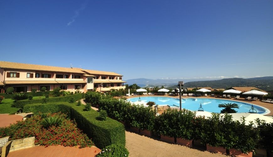 Colpi di pistola contro il resort di Pippo Callipo