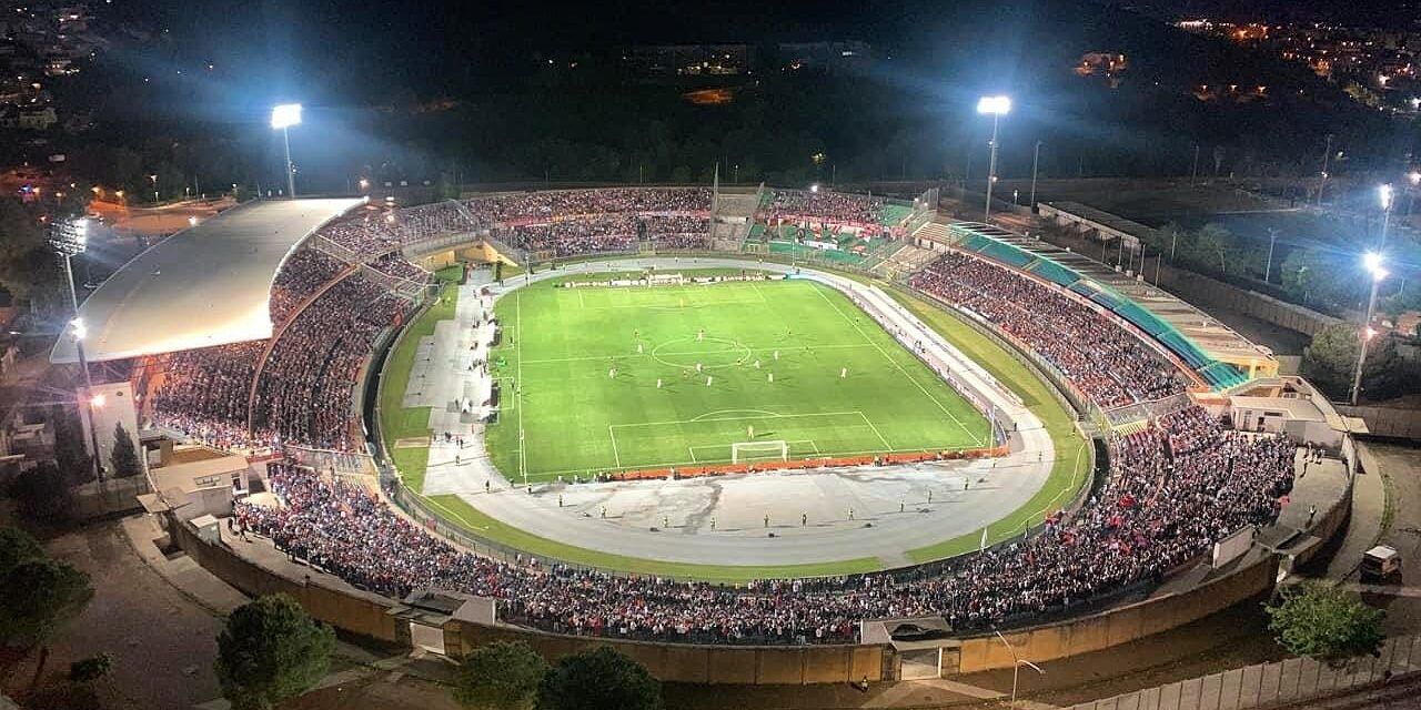 È il giorno del derby, Cosenza e Catanzaro si sfidano in un “Marulla” stracolmo