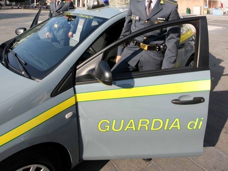 Si spacciavano per finanzieri, scoperti e denunciati