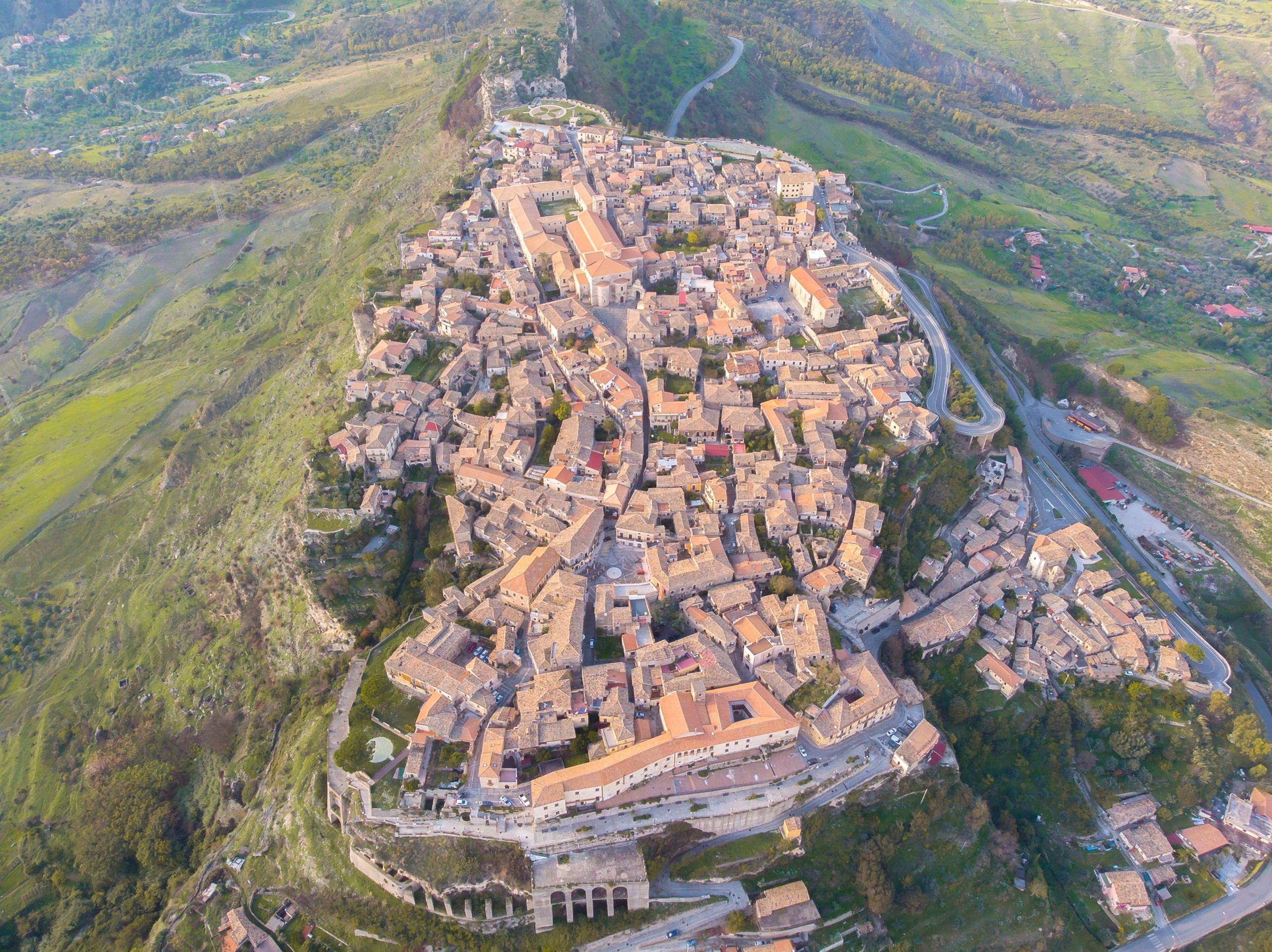 Gerace, Porta del sole: ecco i 9 interventi per un nuovo sviluppo turistico – VIDEO