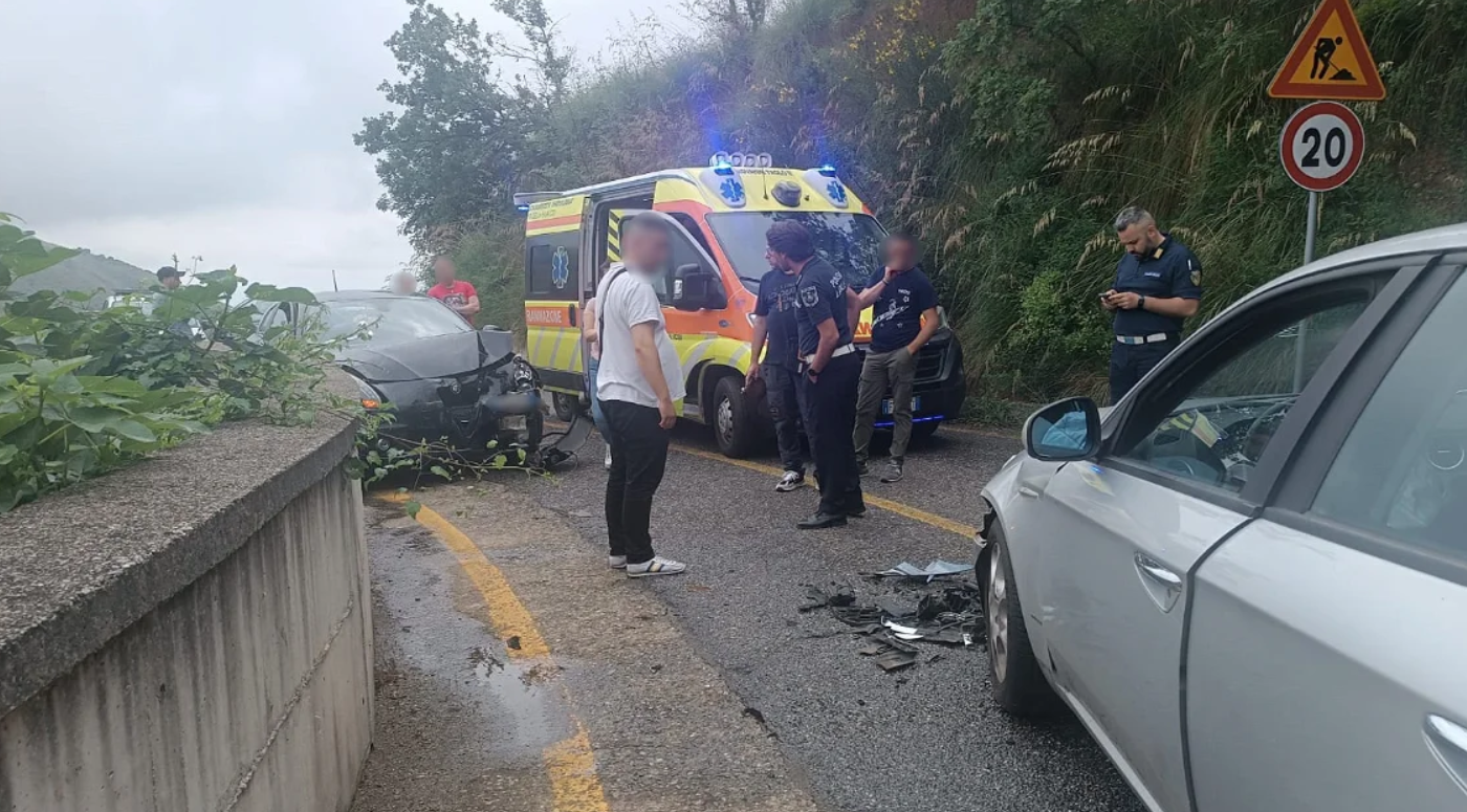 Incidente stradale a Cassano Jonio sulla Provinciale 164, tre persone trasferite in ospedale