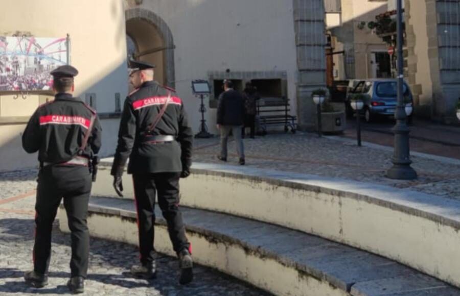 Soggetti socialmente pericolosi, notificati daspo urbani a due gemelli di Paola