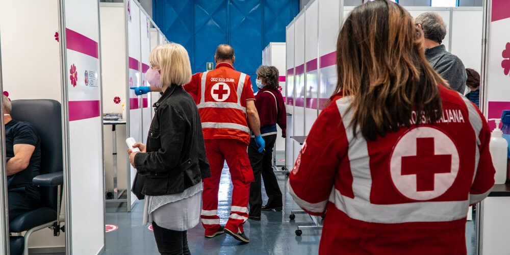 La Croce rossa italiana «ha finito il proprio compito» negli hub vaccinali regionali