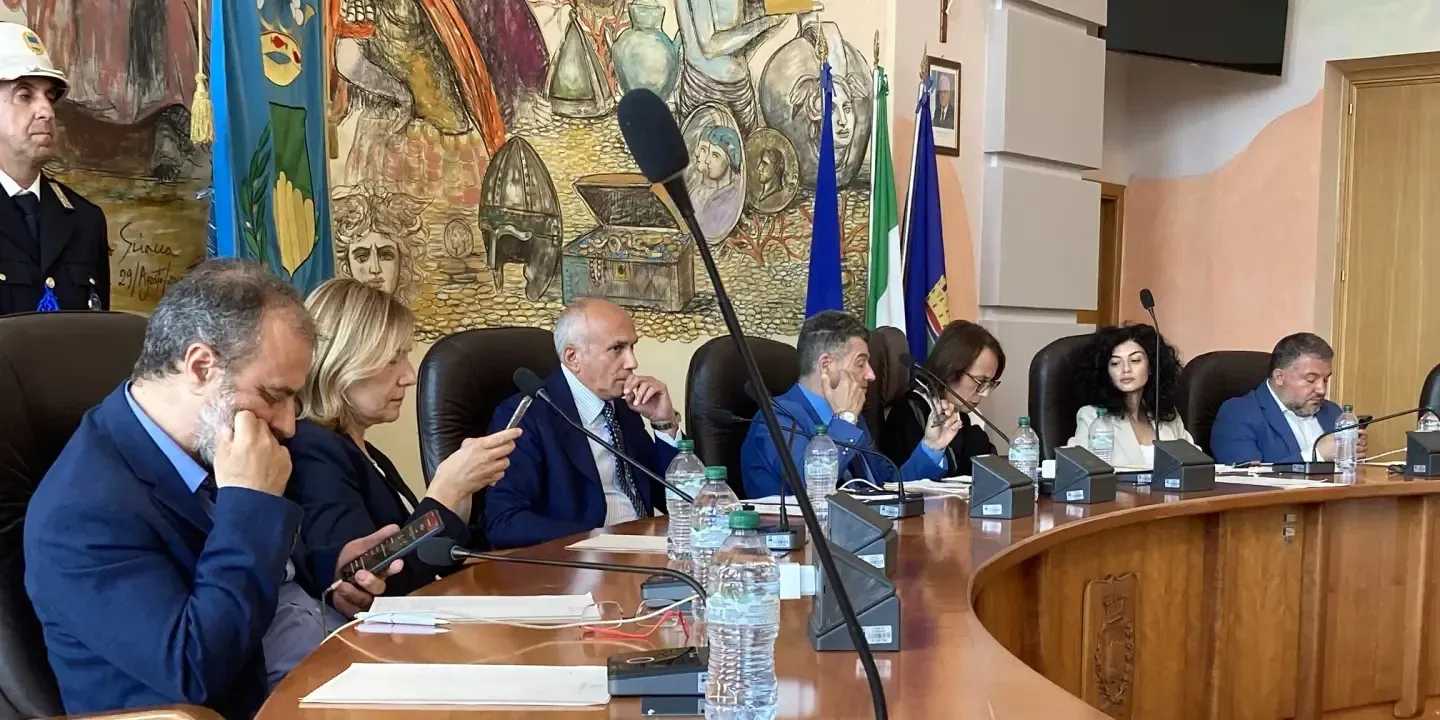 Cosenza, il Consiglio ci riprova: il bilancio di previsione torna in aula il 30 dicembre