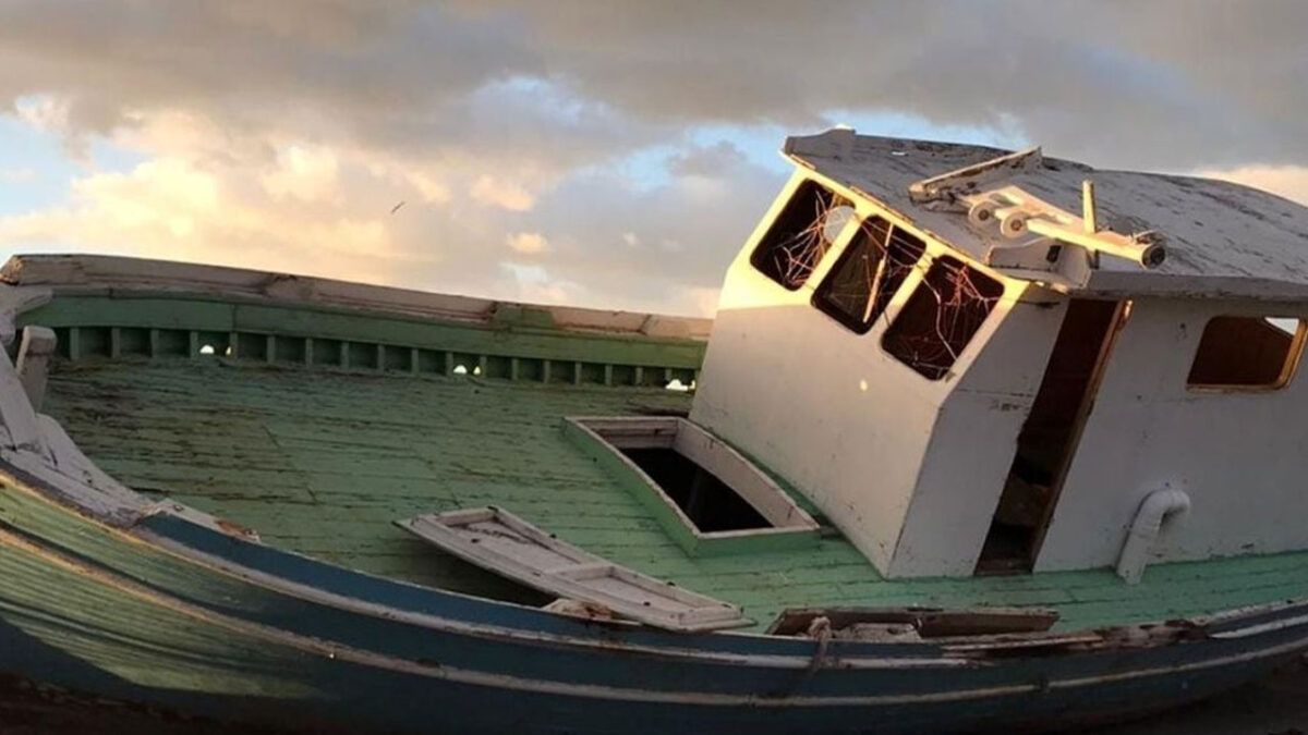 Migranti, a Crotone un monumento alle vittime. Un relitto simbolo d’accoglienza