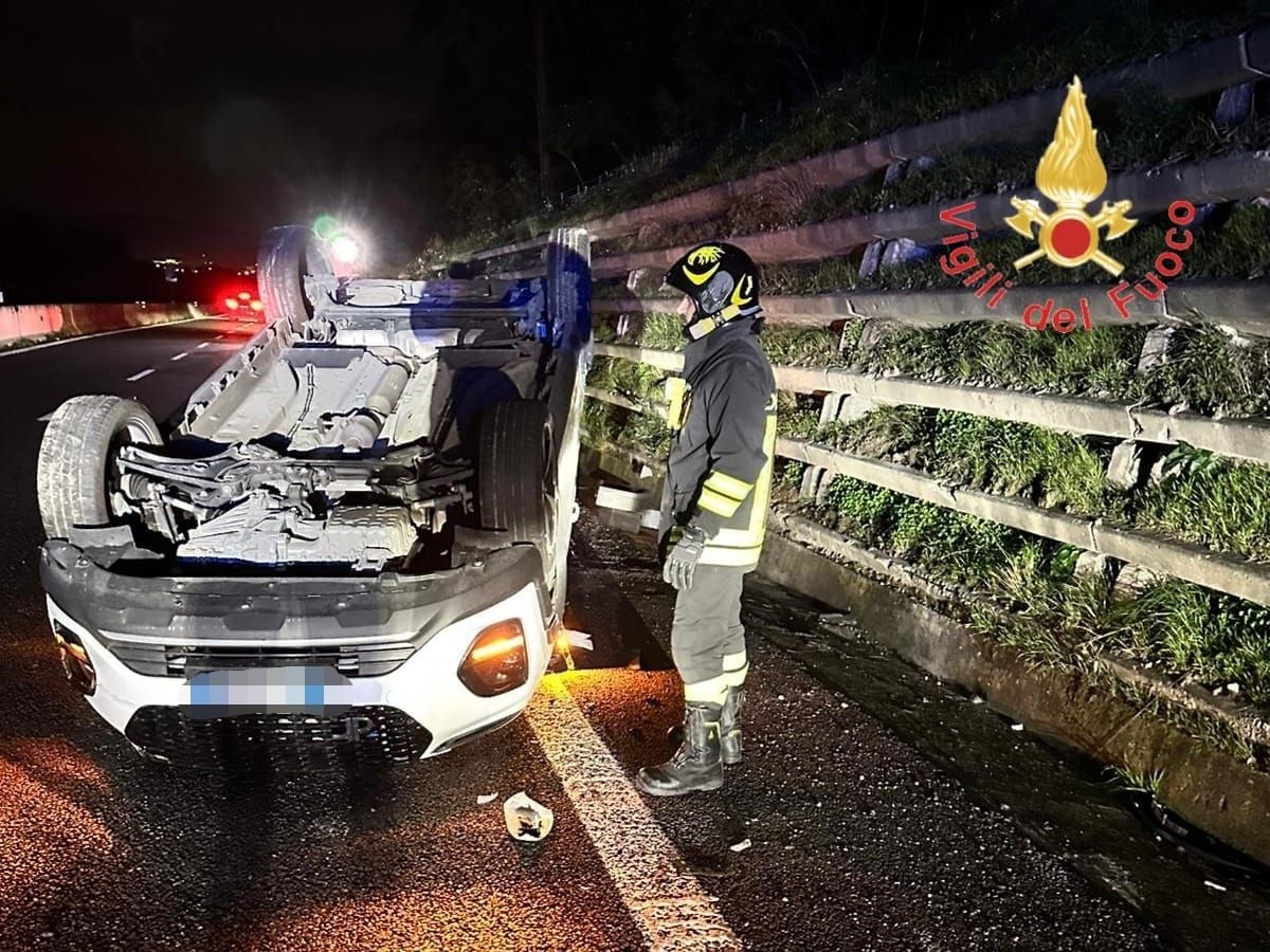 Due incidenti nella notte nel Catanzarese, tre feriti: uno è grave – FOTO
