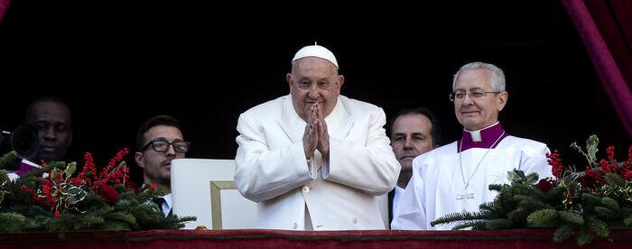 Papa Francesco ha una polmonite bilaterale