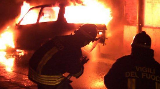 Lamezia, incendiata l’auto dell’ex comandante dei carabinieri