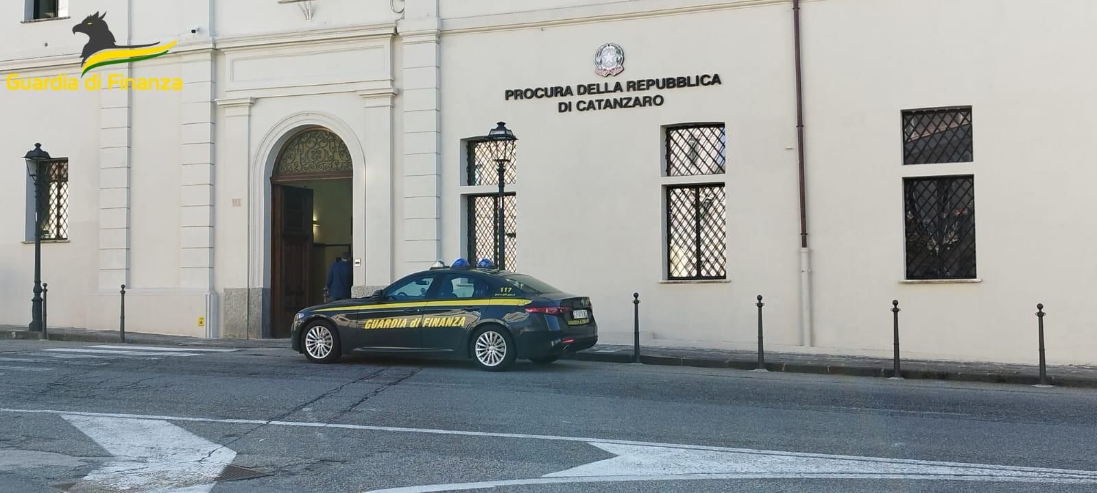 Operaio di Calabria Verde indagato per truffa aggravata ai danni dello Stato. Sequestrati 93 mila euro