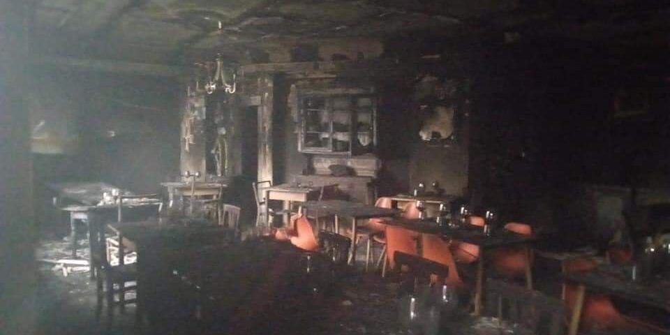 Incendio distrugge una pizzeria a Castrolibero, avviate le indagini