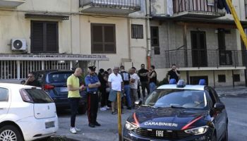 Napoli, 21enne incensurato ucciso davanti casa