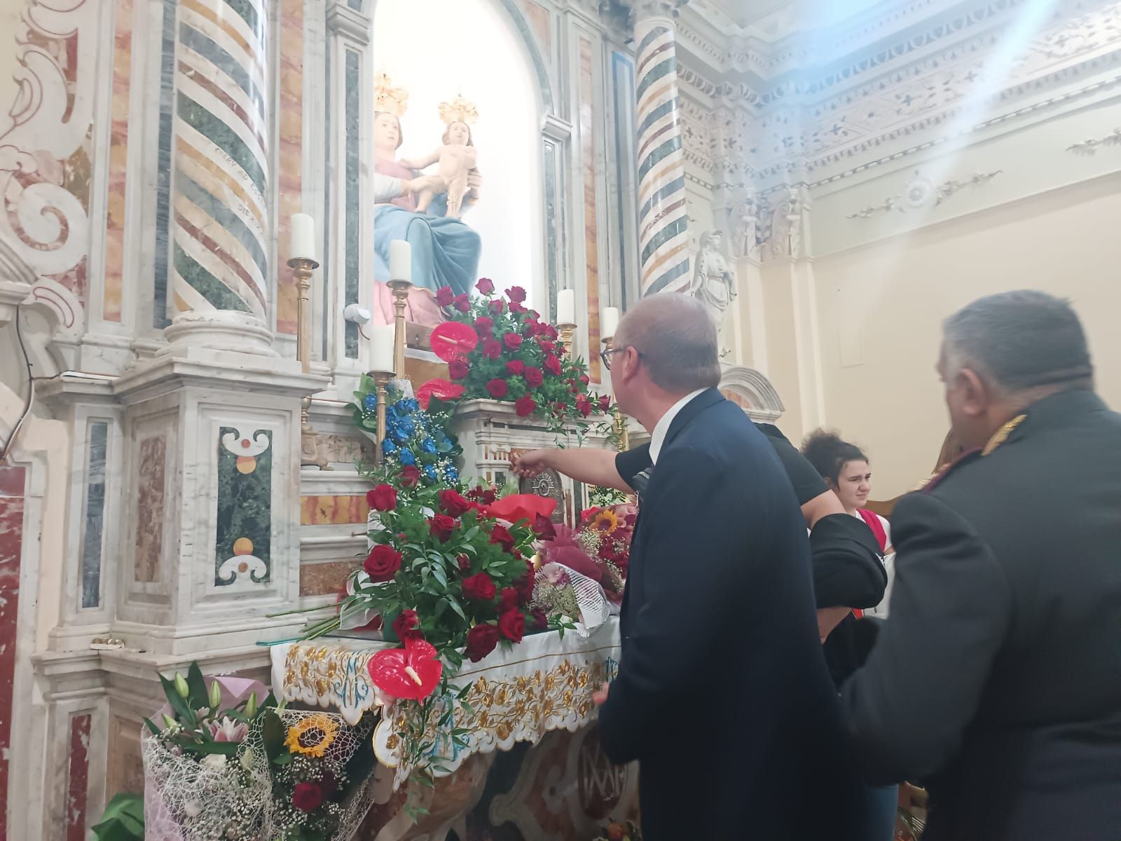 Festa della Madonna della Montagna, Versace: «Vera emozione partecipare a una tradizione secolare»