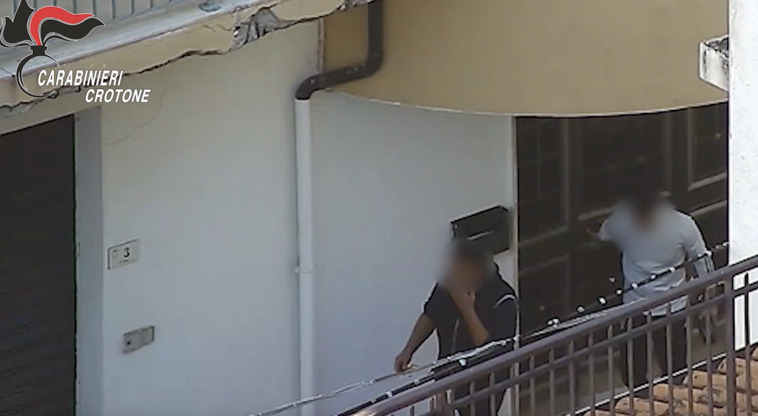 ‘Ndrangheta, favorirono la latitanza di due esponenti del locale di Cirò: 7 arresti – VIDEO E NOMI