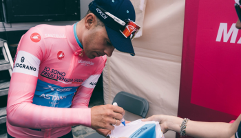 Giro d’Italia, le squadre sono arrivate in Calabria. Domani tappa per velocisti