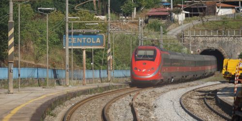 Treno Frecciarossa - Stazione di Centola