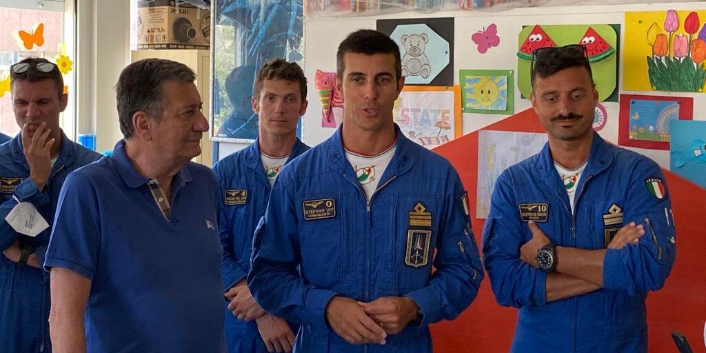 I piloti delle Frecce Tricolore in visita ai bambini ricoverati al Gom