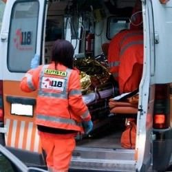 Sbanda con la moto sulla 106, muore a 39 anni