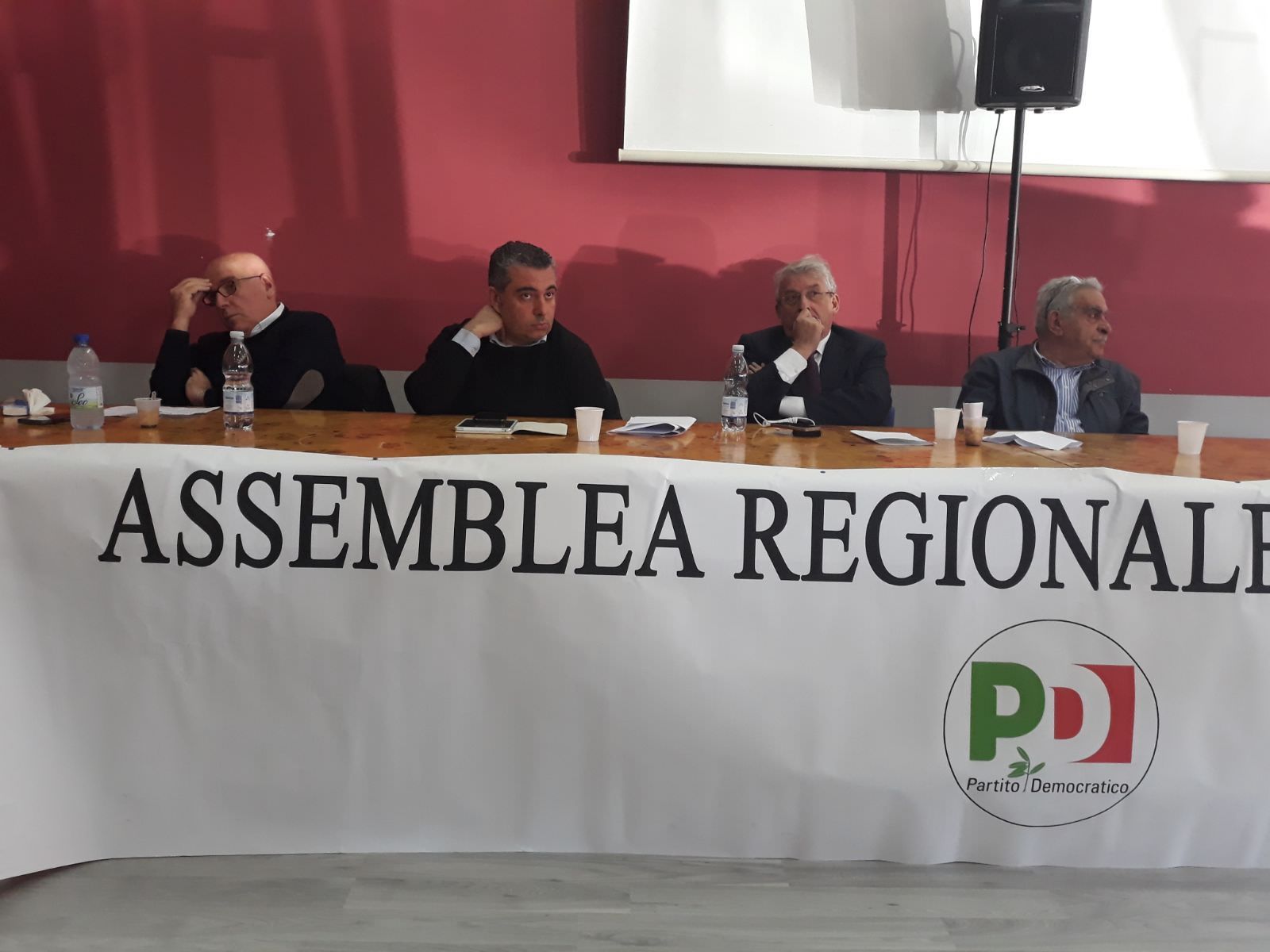 Pd, sì al congresso: inizia la guerra tra gli aspiranti segretari
