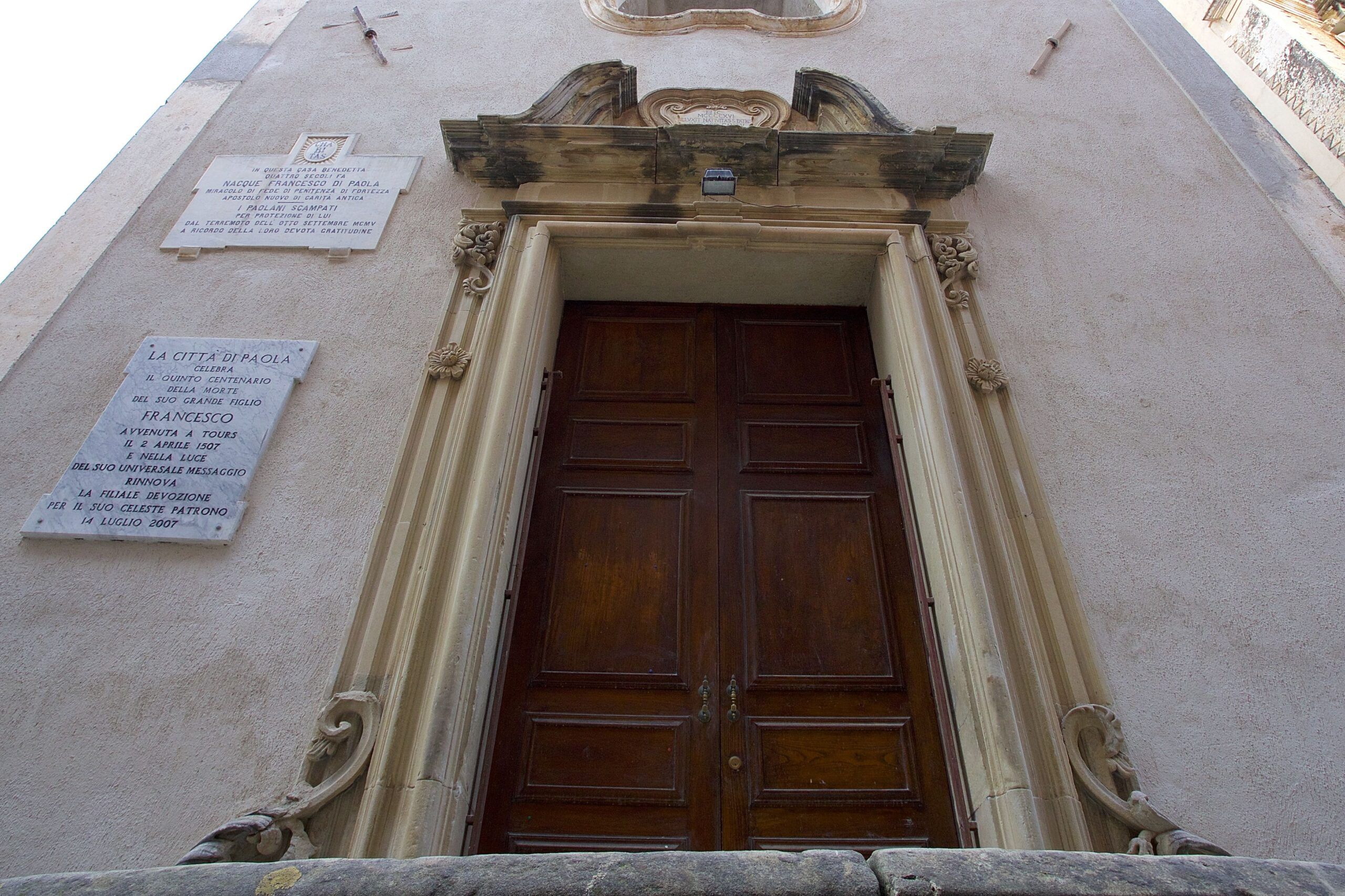 Atti vandalici contro la casa natale di San Francesco, proseguono le indagini