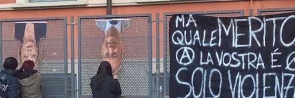 Meloni e Valditara a testa in giù, striscione davanti a un liceo milanese