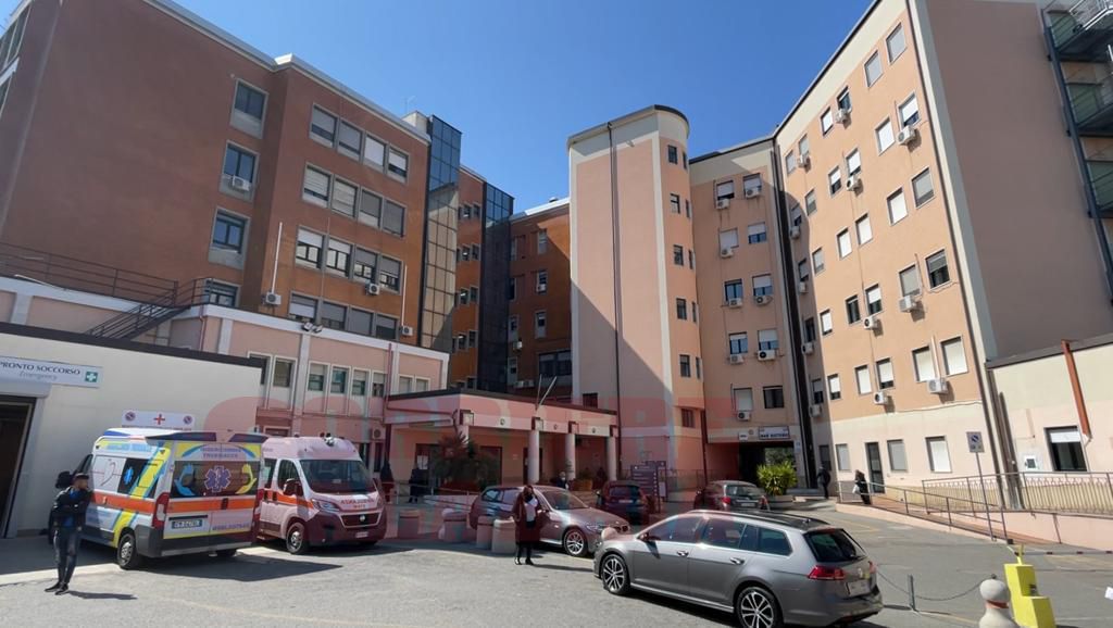 Covid, cluster di 15 infetti nel reparto di Medicina dell’ospedale “Compagna” di Corigliano Rossano
